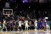 Chimezie Metu marque le panier de la victoire pour les Sacramento Kings lors du match NBA face aux Dallas Mavericks le 29 décembre 2021