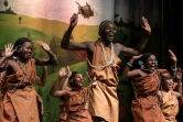 La pièce "Ngaahika Ndeenda", du célèbre écrivain Ngugi wa Thiong'o, de retour sur scène après plus de quarante ans d'interdiction au Kenya, à Nairobi, le 26 mai 2022