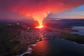 Photo diffusée par le Département islandais de la protection civile et de la gestion des urgences, le 14 janvier 2024, d'une éruption volcanique au nord de Grindavik, dans le sud-ouest de l'Islande