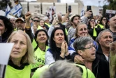 Une foule d'Israéliens rassemblés sur la place des otages à Tel-Aviv célèbrent la libération de quatre soldates israéliennes otages remises à la Croix-Rouge à Gaza, le 25 janvier 2025   