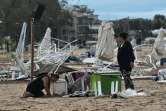 Deux femmes fouillent, le 11 juillet 2019, les débris d'une taverne de Nea Plagia, détruite la veille par une tornade en Chalcidique, dans le nord de la Grèce