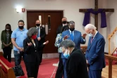 L'ancien vice-président américain Joe Biden prie lors d'une rencontre organisée le 1er juin 2020 dans une église de Wilmington, dans le Delaware, pour évoquer la mort de George Floyd et les inégalités aux Etats-Unis
