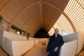 L'architecte en chef des Monuments historiques Philippe Villeneuve dans la nouvelle salle du conseil de l'hôtel de ville de La Rochelle, le 18 novembre 2019