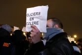 Des policiers rassemblés le 1er novembre 2016 à Paris, devant la Pyramide du Louvre, pour manifester leur défiance envers le gouvernement mais aussi leurs syndicats