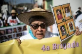 La Mexicaine Maria Herrera brandit le portrait de ses quatre fils portés disparus, le 20 janvier 2019 à Huitzuco de los Figueroa