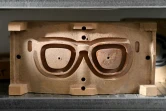 Un moule d'une d'une paire de lunettes dans les ateliers de Gold & Wood à Hosingen au Luxembourg, le 15 février 2020