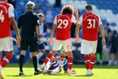 Fin de match houleuse entre Arsenal et Brighton: Matteo Guendouzi (N.29) fait tomber Neal Maupay, le buteur du 2-1 pour Brighton, le 20 juin 2020