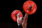 La Néo-Zélandaise transgenre Laurel Hubbard en action dans la catégorie des +87 kg de l'halthérophilie aux Jeux de Tokyo, le 2 août 2021 