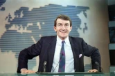 Le présentateur Jean-Pierre Pernaut sur le plateau du journal de TF1, le 22 février 1988