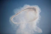 Un nuage de fumée après l'explosion d'une voiture piégée dans le ciel de Mossoul lors d'une opération militaire contre l'EI, le 8 janvier 2017