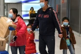 Une famille arrivée de Chine, à l'aéroport Charles-de-Gaulle près de Paris, le 26 janvier 2020