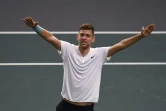 Le Serbe Filip Krajinovic bras levés après sa victoire face à l'Américain John Isner en demi-finales du Masters 1000 de Paris-Bercy, le 4 novembre 2017
