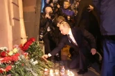 Le président russe Vladimir Poutine dépose des fleurs en hommage aux victimes de l'attentat dans le métro, le 3 avril 2017 à Saint-Pétersbourg