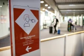  Les panneaux pour orienter vers le contrôles sanitaires à l'aéroport de Roissy le 25 avril 2021