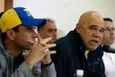 Jesus Torrealba (D), le principal représentant de la coalition d'opposition (MUD, centre droit), le 10 octobre 2016 à Caracas