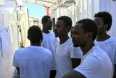 Des migrants secourus en mer par le navire Ocean Viking opéré par des ONG Médecins sans Frontières et SOS Méditerranée, entre Malte et Lampedusa le 21 août 2019