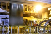 Un employé d'Arcelor Mittal travaille sur le site de Dunkerque, dans le nord de la France, le 11 février 2022