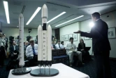 Elon Musk, PDG de Space X,  présente une maquette de la fusée Falcon Heavy --en avril 2011-- qui doit faire son premier vol mardi 