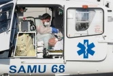Un patient atteint du Covid-19 transféré par hélicoptère de l'hôpital de Mulhouse vers un autre établissement le 19 mars 2020