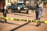 La police ougandaise déployée le 24 octobre 2021, sur les lieux de l'attentat commis la veille au soir contre un restaurant de Kampala
