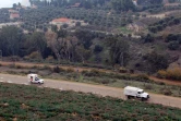 Des véhicules des forces de l'ONU déployées dans le sud du Liban (Finul) circulant sur une route à proximité de la frontière entre le village libanais de Kfar-Kila et le territoire israélien le 4 décembre 2018