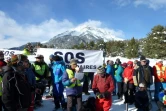 Des professionnels de la montagne manifestent pour revendiquer leur devoir d?assistance aux migrants à Névache, dans les Alpes françaises, le 17 décembre 2017