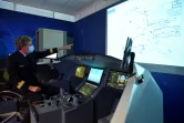 Un pilote d'essai de Thales présente le "PureFlyt", le nouveau Flight management systems (FMS), le cerveau de l'avion, dans un simulateur du site de Toulouse, le 17 juin 2020