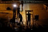 Les forces de sécurité israéliennes démontent les détecteurs de métaux de l'esplanade des Mosquées le 24 juillet 2017 à Jérusalem