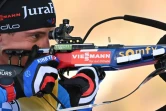 Le Français Quentin Fillon-Maillet, sur le pas de tir, lors de la poursuite de Ruhpolding, comptant pour la Coupe du monde de biathlon, le 16 janvier 2022