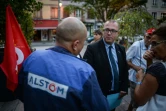 Le maire Damien Meslot avec des salariés d'Alstom le 14 septembre 2016 à Belfort