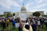 Manifestation pour appeler le président Donald Trump à rendre publiques ses déclarations de revenus et d'impôts, le 15 avril 2017 à Washington