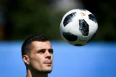 Le milieu de la Suisse Granit Xhaka contrôle le ballon lors d'une séance d'entraînement au stade de Togliatti, pendant le Mondial en Russie, le 19 juin 2018