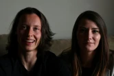 La gardienne de but de l'équipe de France de football, Pauline Peyraud-Magnin (g) et sa compagne, Camille Nell, lors d'un entretien avec l'AFP, le 27 février 2021 dans leur appartement à Madrid