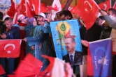 Des partisans du président turc Recep Tayyip Erdogan, le 16 avril à Istanbul
