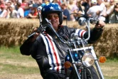 En juillet 2009 à l'occasion du festival automobile de Goodwood, en Angleterre, Peter Fonda était arrivé juché sur une réplique de la moto qu'il enfourchait quarante ans plus tôt dans "Easy Rider"