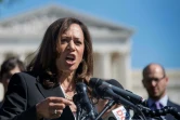 La sénatrice de Californie Kamala Harris, s'adresse à la foule lors d'un rassemblement à Washington consacré aux droits des femmes, le 3 octobre 2017