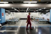 Des lits vides sont alignés dans le parking souterrain de l'hôpital Rambam à Haïfa en Israël le 11 octobre 2020 pour accueillir les malades du Covid-19
