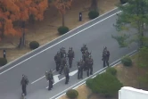 Capture d'image d'une vidéo fournie par le Commandement des Nations Unis en Corée montrant un groupe de soldats nord-coréens après la défection d'un militaire nord-coréen vers la Zone démilitarisée, le 22 novembre 2017