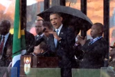 Le président américain Barack Obama prononce un discours lors d'une cérémonie à la mémoire de Nelson Mandela à Johannesburg le 10 décembre 2013. 
