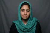 La journaliste radio et artiste Rozina Sherzad, 19 ans, pose pour un portrait à Kandahar, le 30 juillet 2022