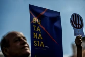 Manifestation contre la décriminalisation de l'euthanasie, devant le Parlement portugais à Lisbonne, le 20 février 2020