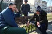 Partie d'échecs sur la promenade centrale de Lviv, en Ukraine, le 20 mars 2022