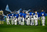 Les joueurs de Schalke 04 entourés d'enfants en tenue de mineur avant le match contre Leverkusen, le 19 décembre 2018 à Gelsenkirchen 