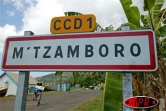 Octobre 2005 - 

Les kwassas kwassas en provenance d'Anjouan accostaient souvent à M'Tzamboro (Nord de Mayotte). Le site étant étroitement surveillé par les autorités françaises, les accostages se font ailleurs