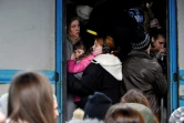 Des civils s'entassent dans un train d'évacuation à la gare centrale de Kiev, le 4 mars 2022