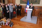 Le président français François Hollande (c) durant une remise de médailles à Tulle, en Corrèze, le 18 septembre 2015