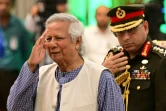 Muhammad Yunus (g), nouveau chef du gouvernement intérimaire, le 9 août 2024 à Dacca, au Bangladesh