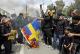 Des manifestants en Iran brûlent le drapeau suédois après la prière du vendredi à Téhéran