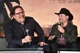 Jon Favreau (G) et Dave Filoni, "bras droit" de George Lucas, sont les producteurs exécutifs de "The Mandalorian" pour Disney+, photographiés à Lo Angeles le 19 octobre 2019