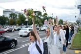 Des femmes protestent le 13 août 2020 à Minsk contre la répression violente des manifestations